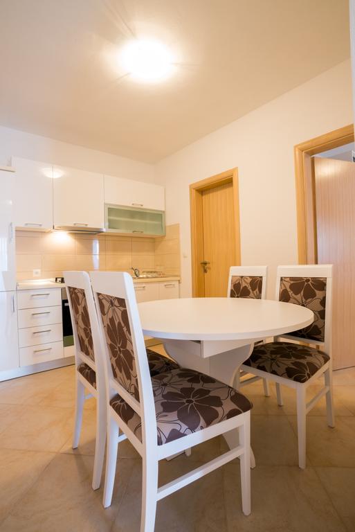 Rujno Apartments Starigrad Paklenica Rom bilde