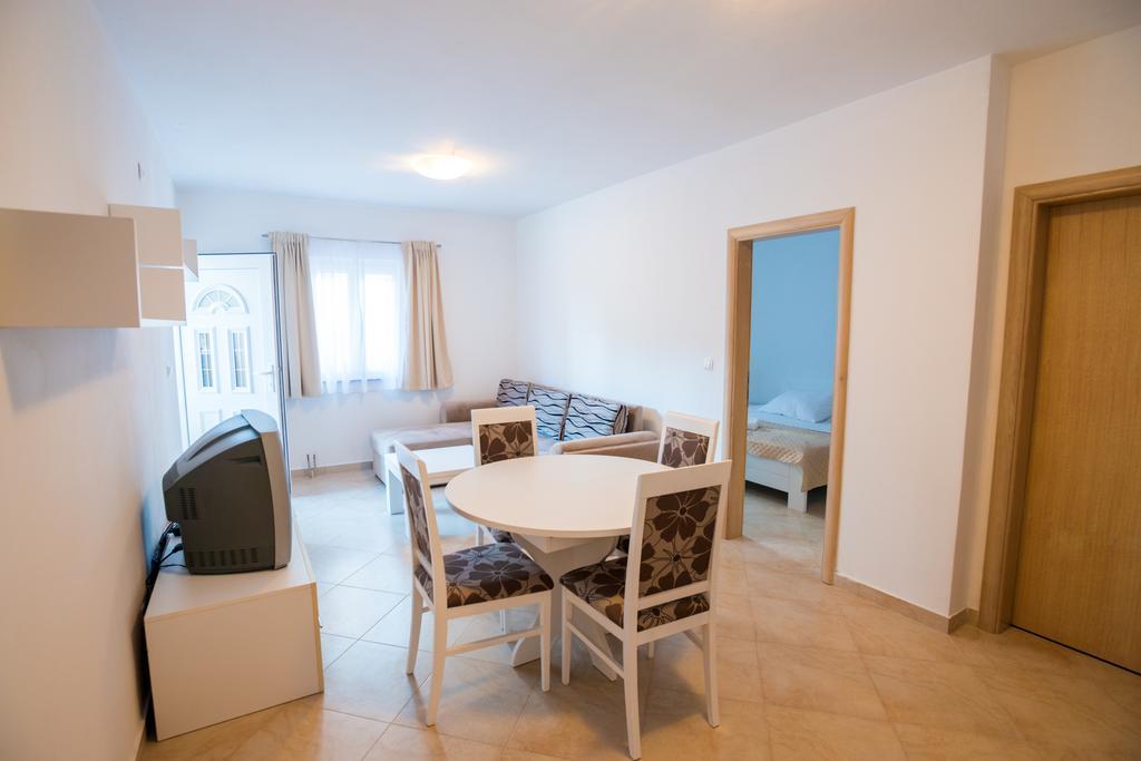 Rujno Apartments Starigrad Paklenica Rom bilde
